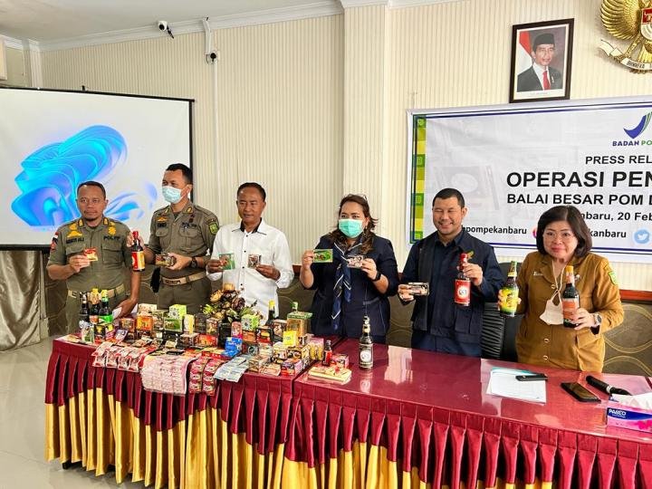 BPOM Pekanbaru dan Polda Riau Tangkap Pemasok Obat Kuat